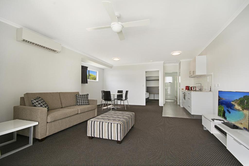 Cooroy Luxury Motel Apartments — Hotel in Sunshine Coast