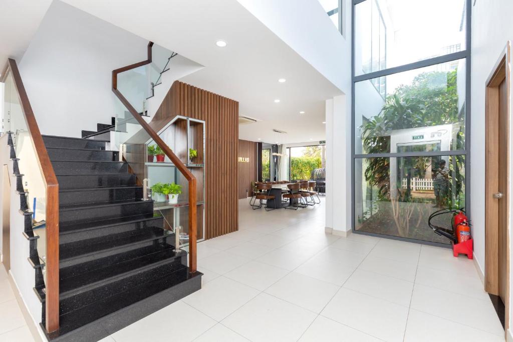 Palm Villa 35 (Luxury Seaview Pool Villa with Karaoke Room Inside Resort near The Beach and The Park