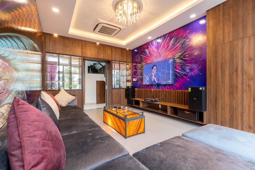 Palm Villa 35 (Luxury Seaview Pool Villa with Karaoke Room Inside Resort near The Beach and The Park
