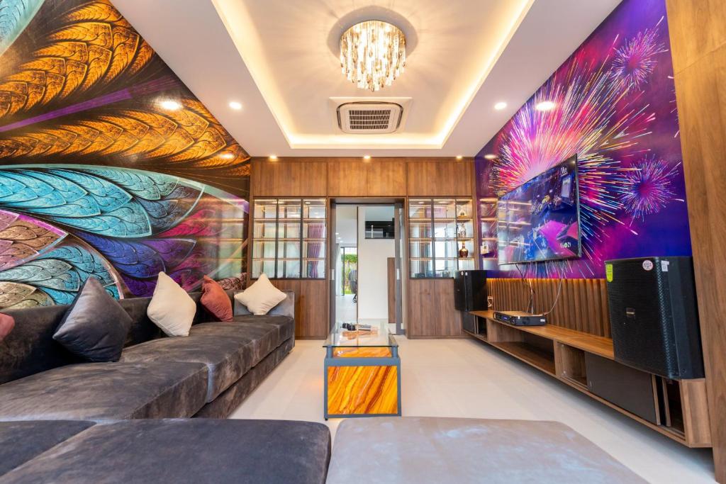Palm Villa 35 (Luxury Seaview Pool Villa with Karaoke Room Inside Resort near The Beach and The Park