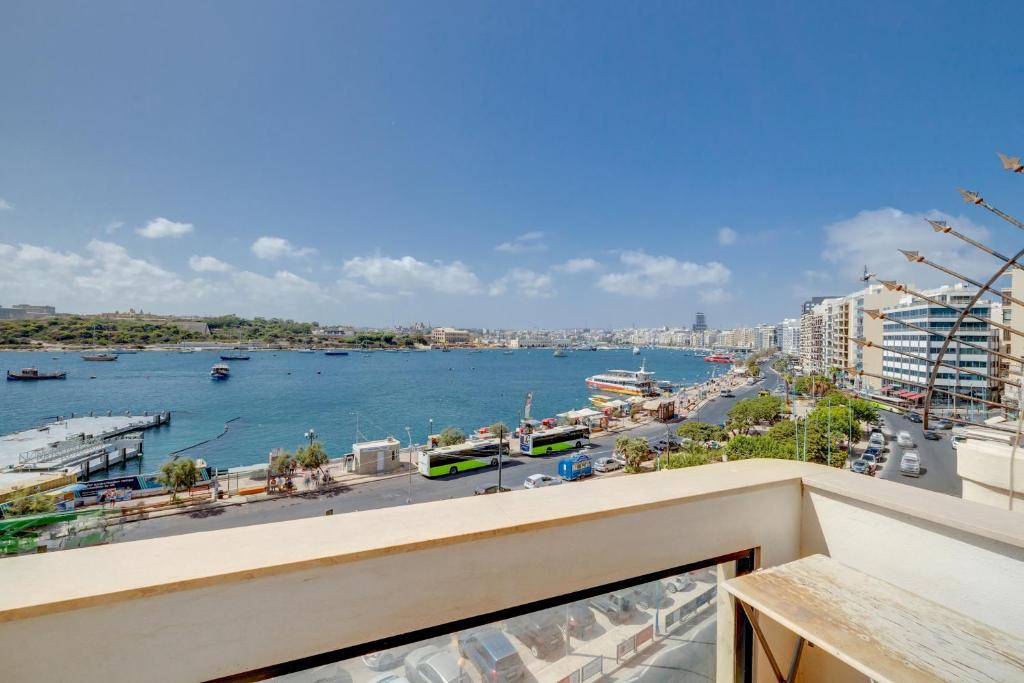 Seaview Apartment Top Location in Sliema, Sliema