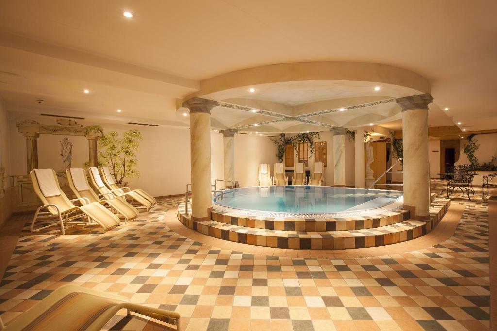 Swimming pool, Hotel & Appartements Alpenresidenz Viktoria in Neustift im Stubaital