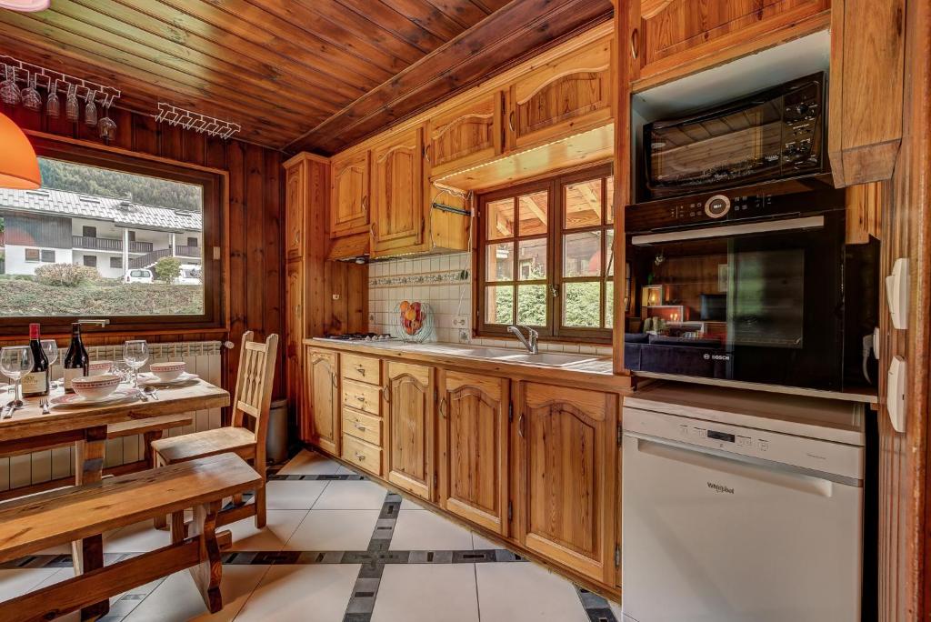 Chalet Trois Bois, Alpes Agency, Les Houches, Sleeps 8 - 4