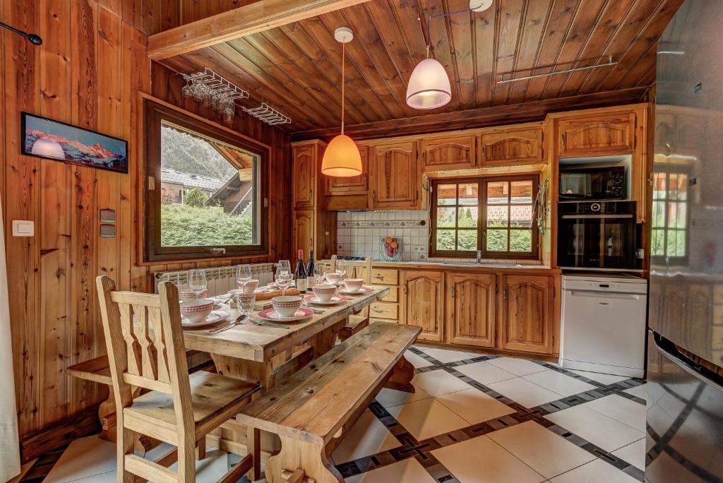 Chalet Trois Bois, Alpes Agency, Les Houches, Sleeps 8 - 2
