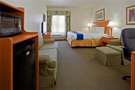 Holiday Inn Express Hotel & Suites Columbus Photo 42