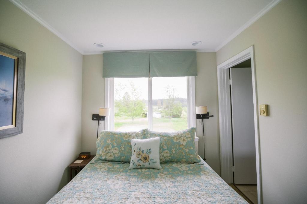 Trumpeter Inn photo