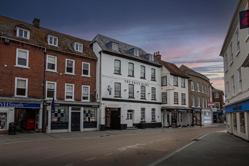 The White Horse Hotel, Romsey, Hampshire - The Coaching Inn Group, Romsey