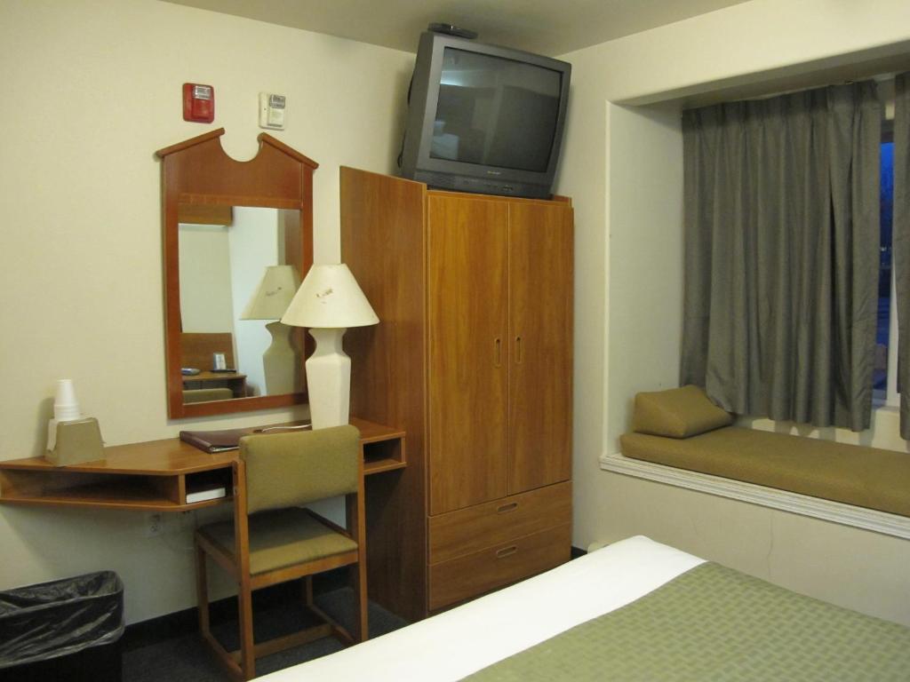 Microtel Inn & Suites by Wyndham Eagle River/Anchorage Are photo