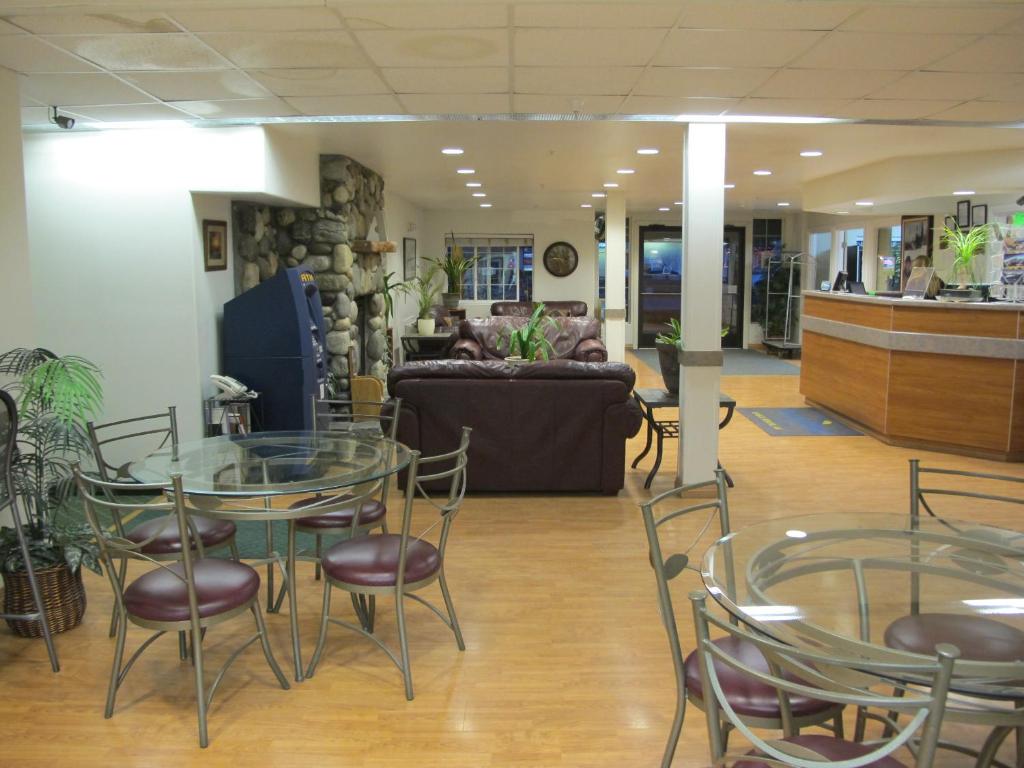 Microtel Inn & Suites by Wyndham Eagle River/Anchorage Are photo