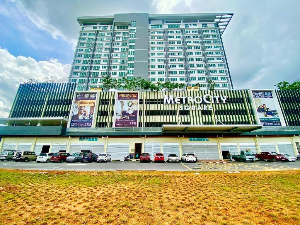 HAIRA Mountain view Corner Staycation — Hotel in Kuching