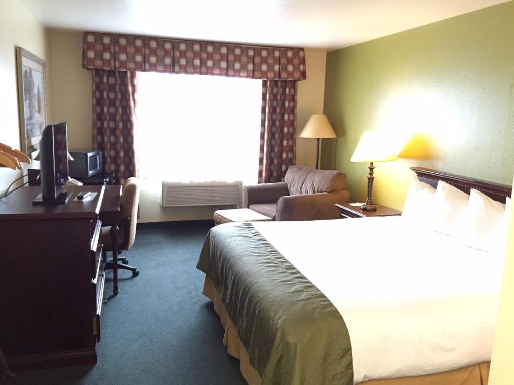 Super 8 By Wyndham Mccall photo