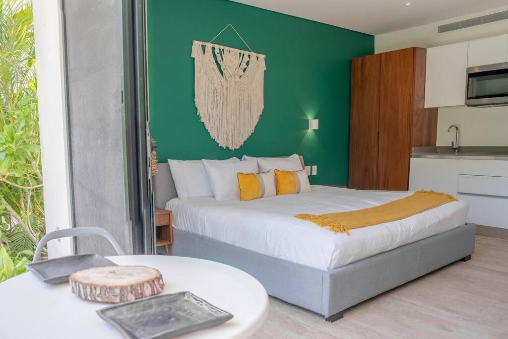 Amplio departamento con alberca swim-up - 1