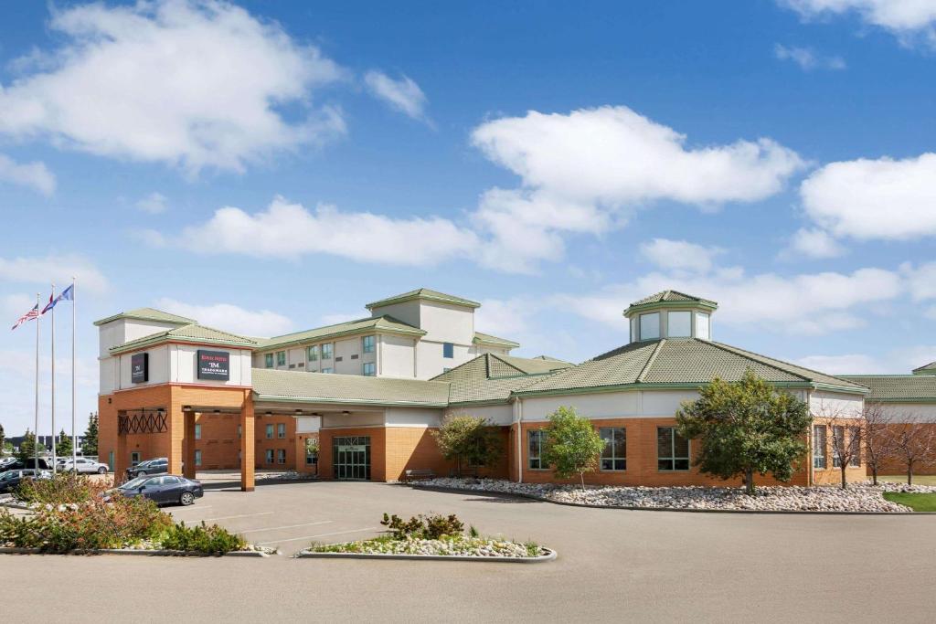 Royal Hotel Edmonton Airport Trademark Collection By Wyndham, Leduc