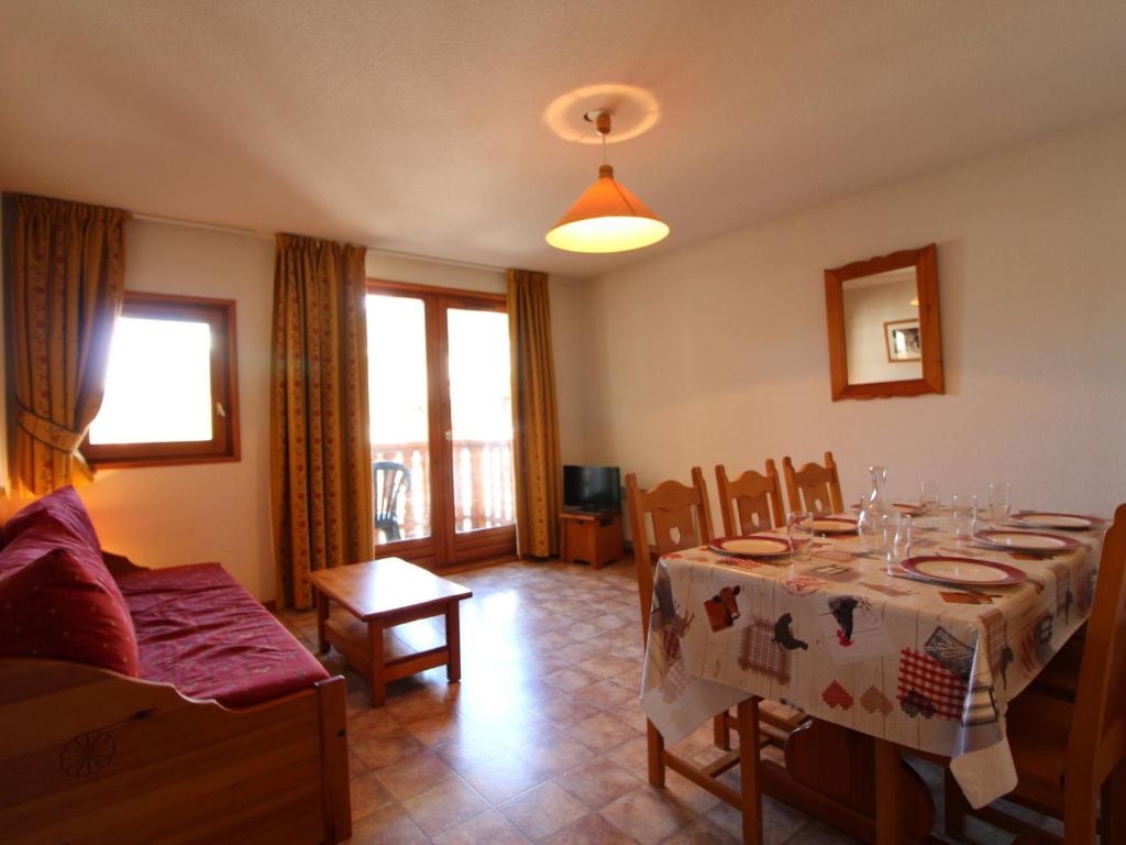 Appartement 6 pers, centre village, proche pistes, 52m², balcon, WIFI, casier à skis, draps inclus - FR-1-508-12 - 2