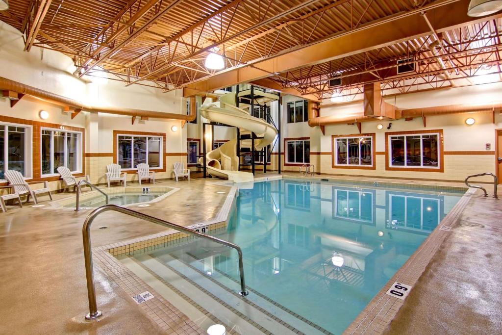 Ramada by Wyndham Ponoka photo