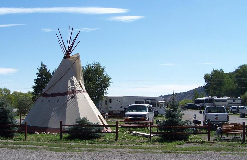 Ute Bluff Lodge, Cabins & RV Park photo