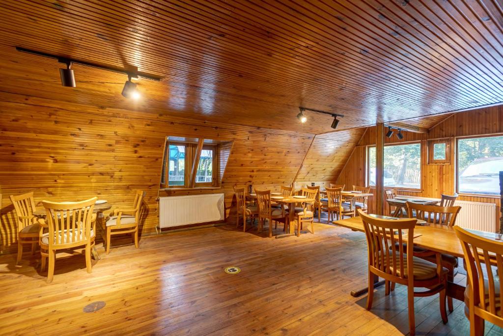 Restaurant, Hindiba Doga Evi in Mengen