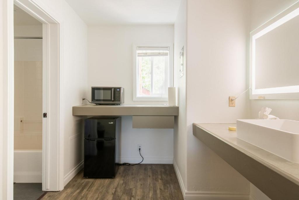 Big Bear Spa Suites photo