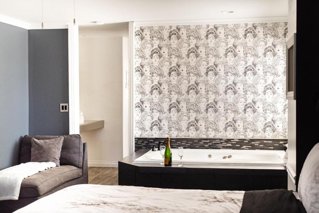 Big Bear Spa Suites photo