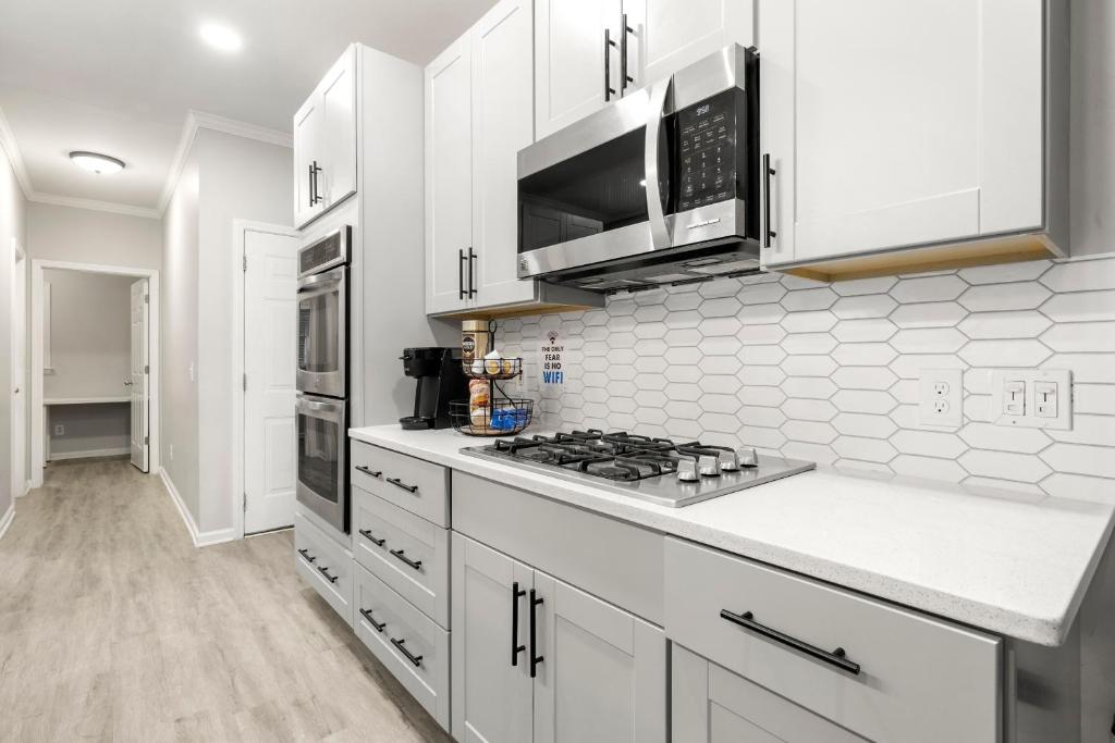Spacious lovely 5 bedroom home with alot of amenities, prime location, home theater, pet&longstay ok