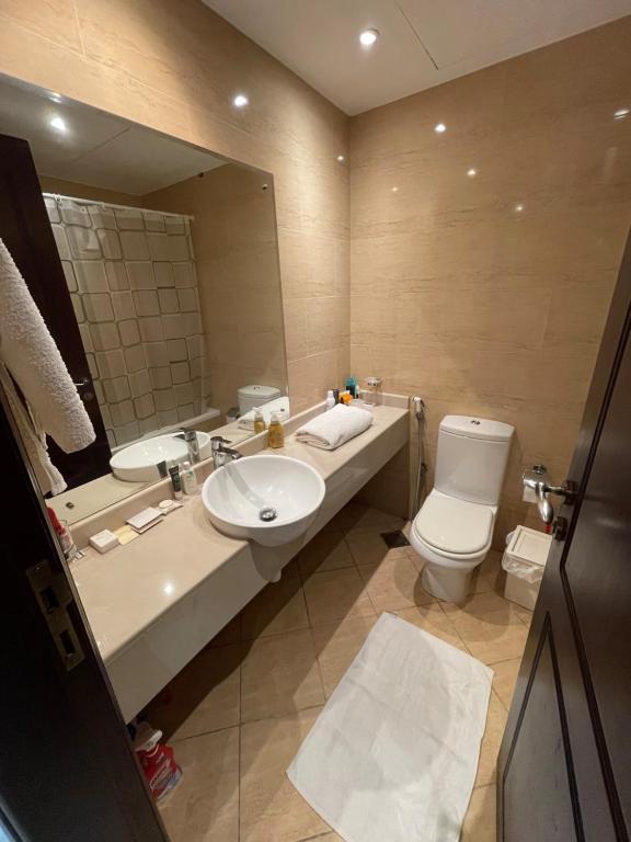 Lovely unit with sea and pool view. photo