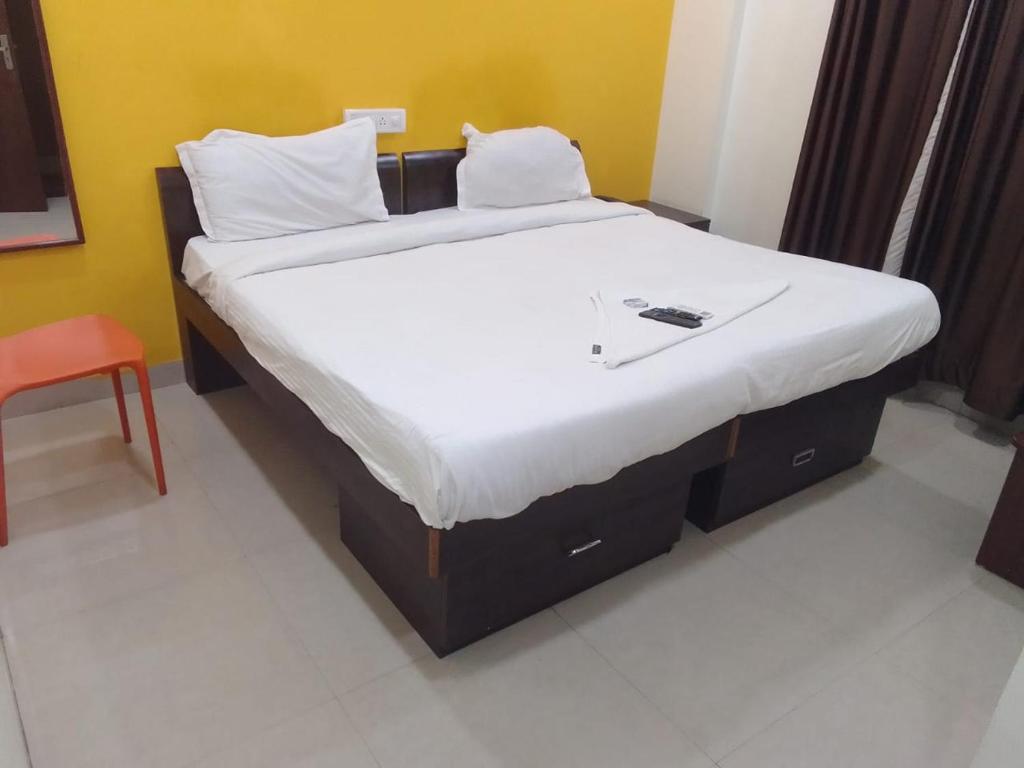 OYO Flagship 49293 Hotel White Walkers photo