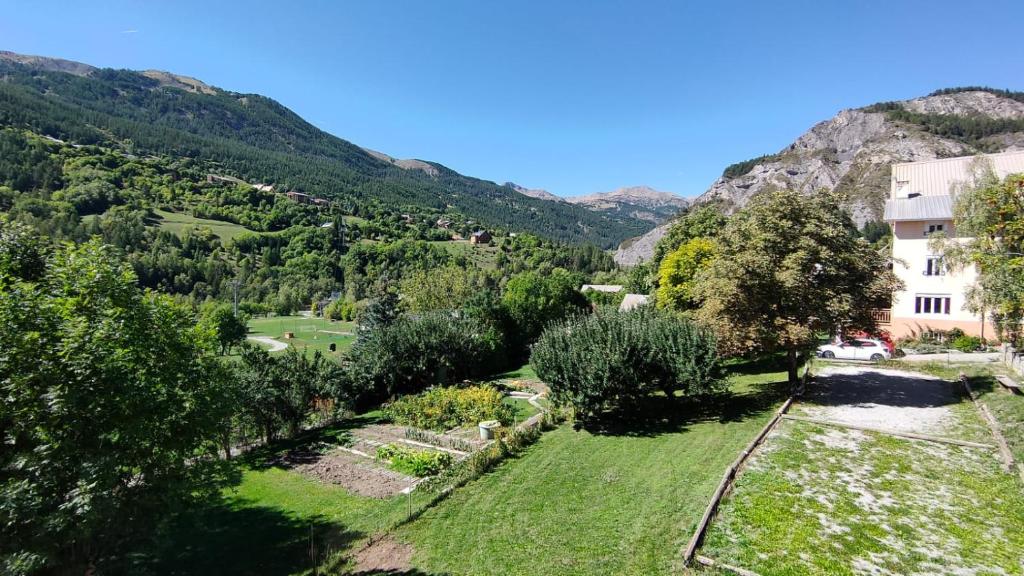 Studio Allos Village