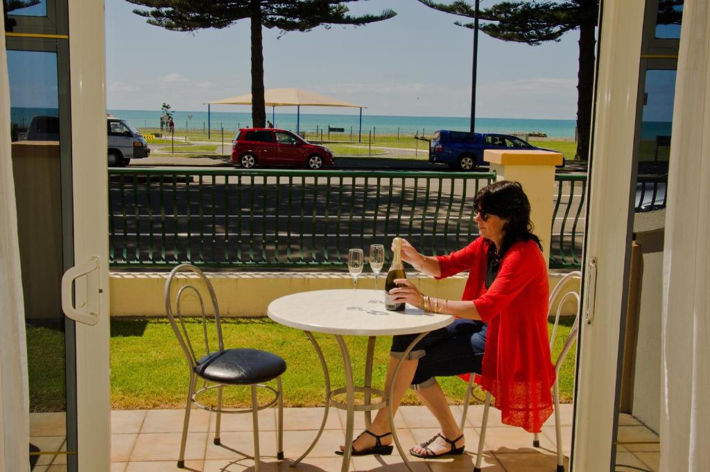 บีช ฟรอนท์ โมเต็ล (Beach Front Motel)