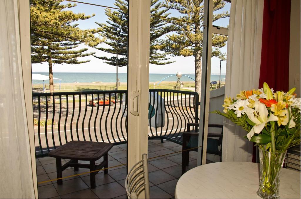 บีช ฟรอนท์ โมเต็ล (Beach Front Motel)