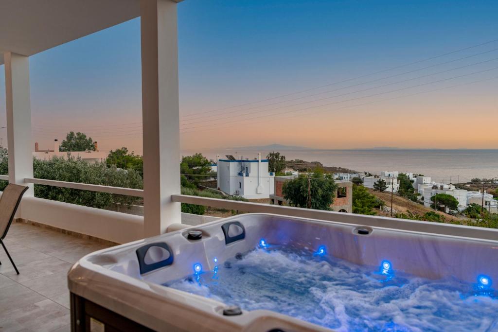 Captain View, Ano Syros