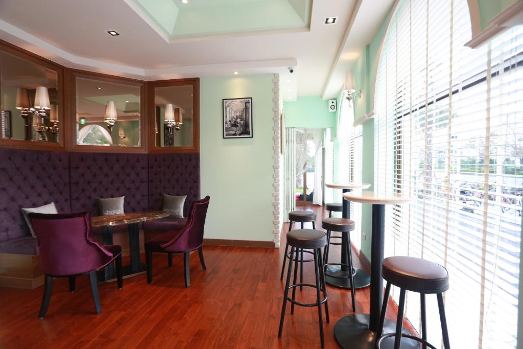 Pub/lounge