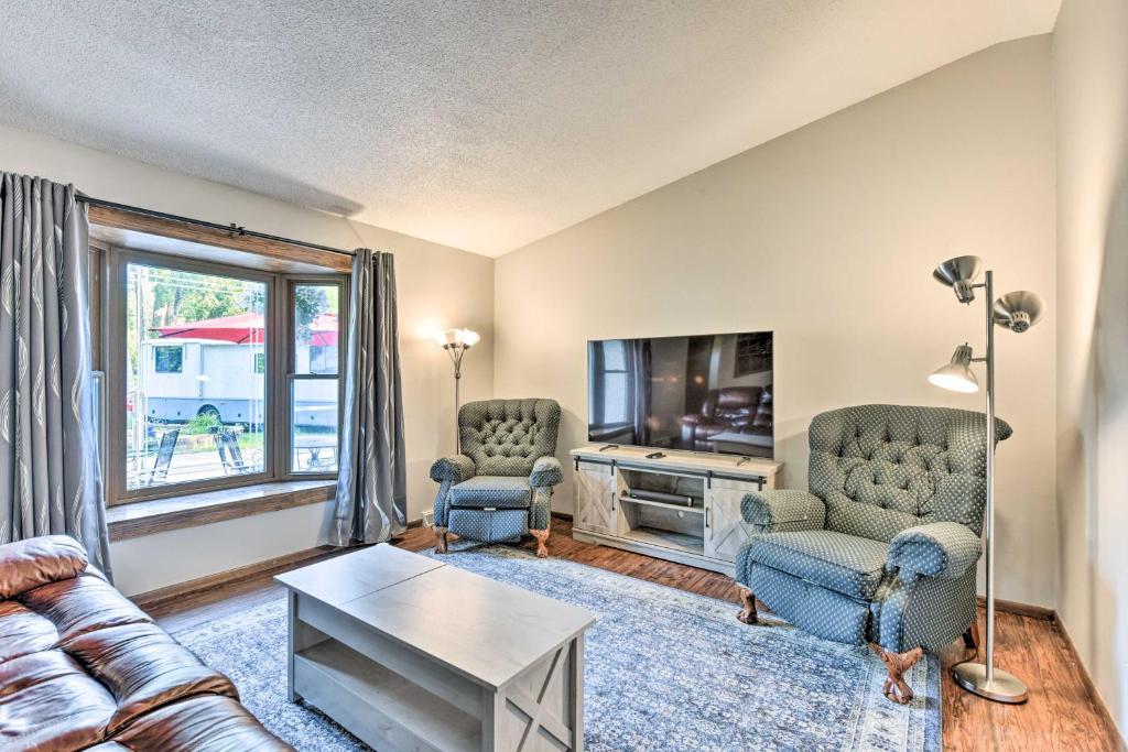 Dog-Friendly Eden Prairie Escape Near Beach!