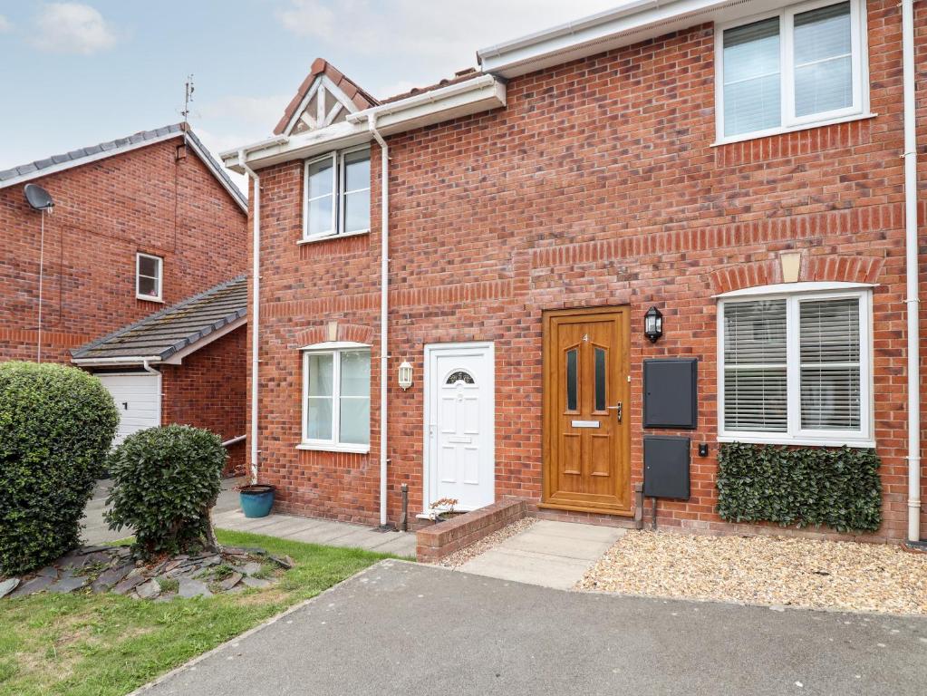 4 Plas Newydd, Llandudno