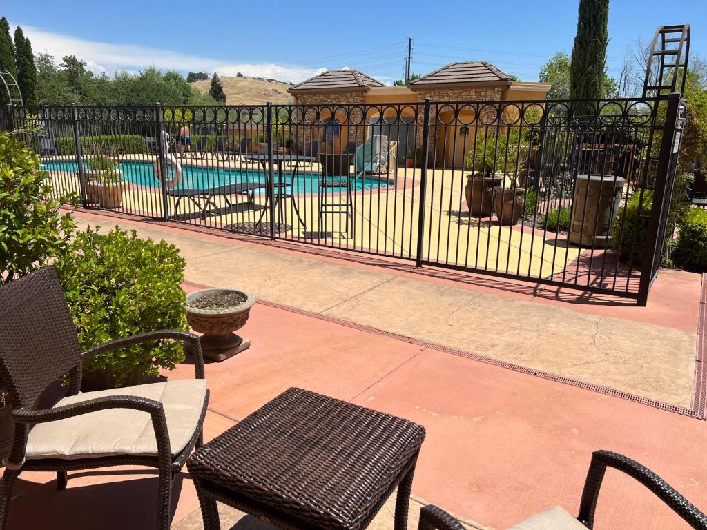 Holiday Inn Express Hotel & Suites El Dorado Hills photo