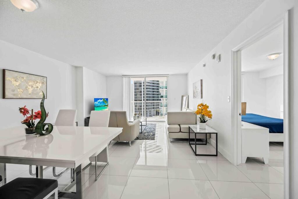 Luxurious 1 Bed Apartment in Brickell • Ocean View photo