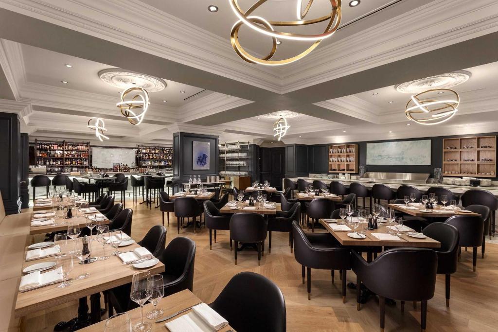 Restaurant, The Sutton Place Hotel Vancouver in Vancouver (BC)
