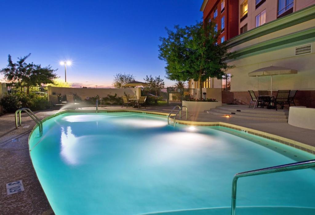 ホリデイ イン フェニックス エアポート バイ IHG (Holiday Inn Phoenix Airport By IHG) スイミングプール