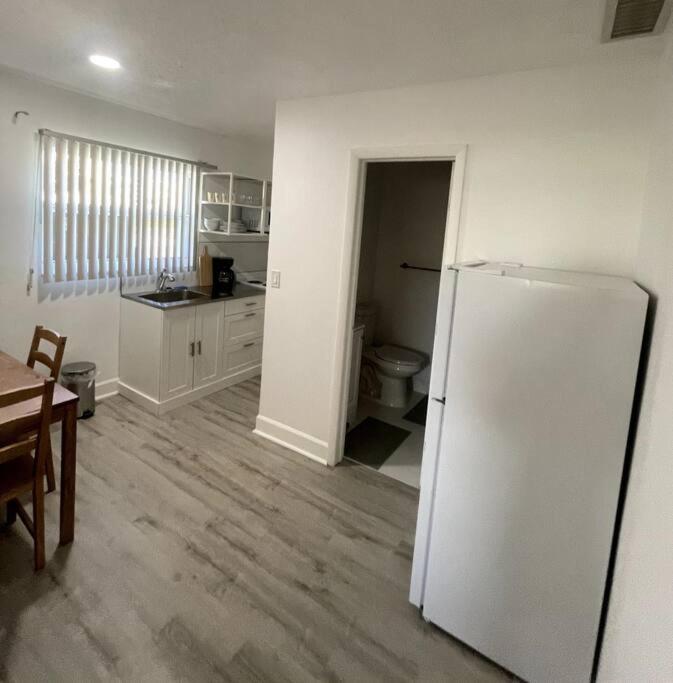 private condo, 2 bed, free parking and Wi-Fi, Plus