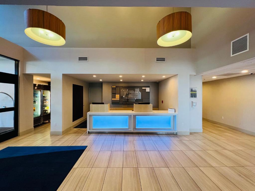 Holiday Inn Express & Suites Salinas by IHG 外観