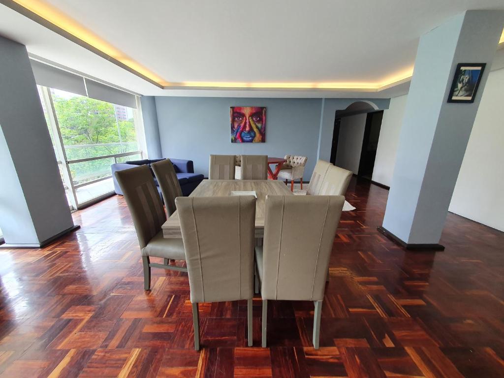 Luxury Apartment Masaryk 4BR - 5