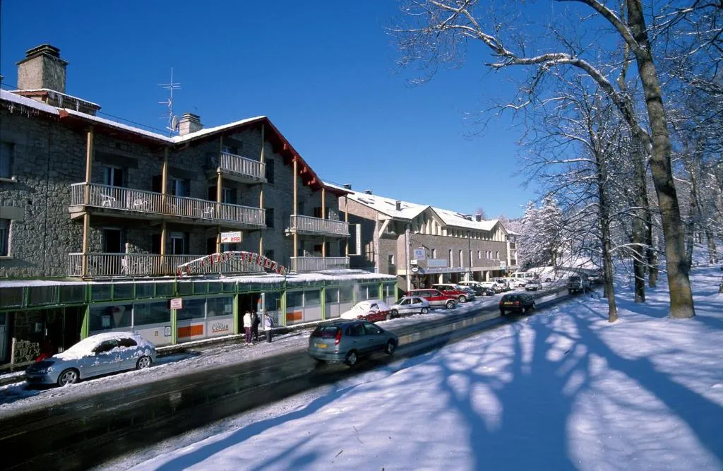 Hotel et Résidence Le Clos Cerdan，位于蒙卢伊的酒店