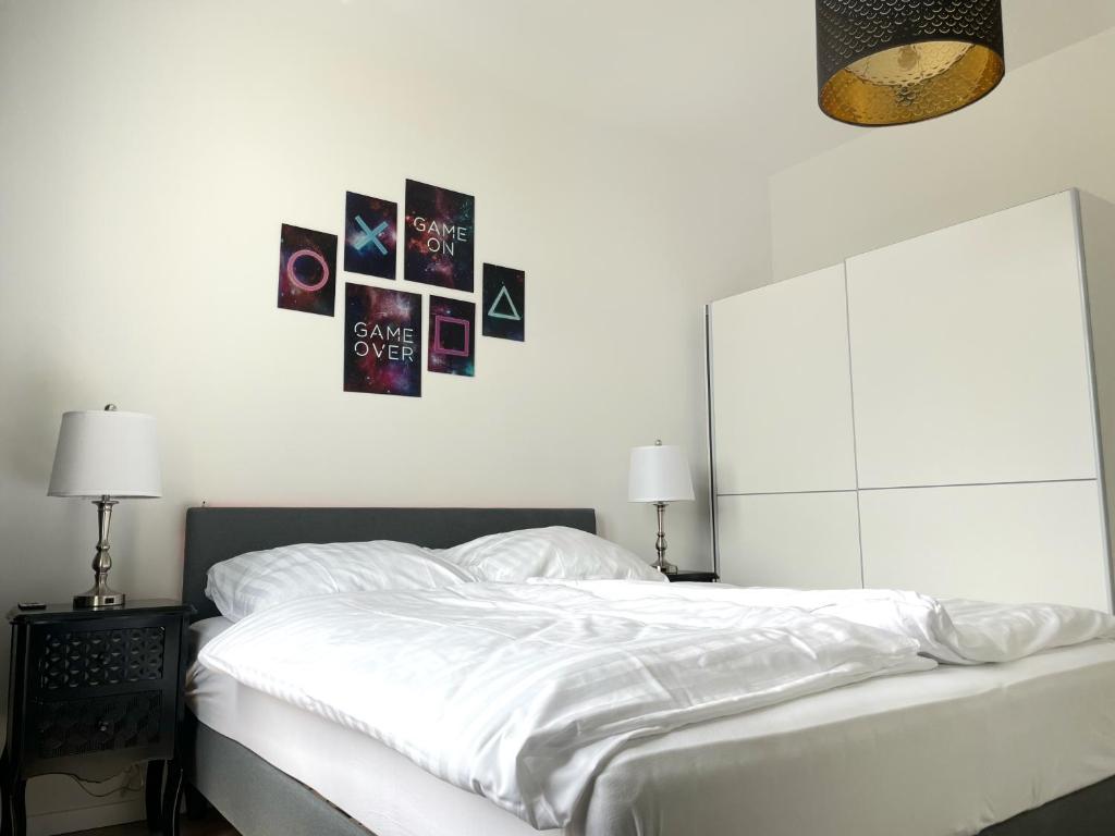 JayBnB - Gaming Apartment PS5 65 Zoll 4K TV Wohnung mit Balkon, Dortmund