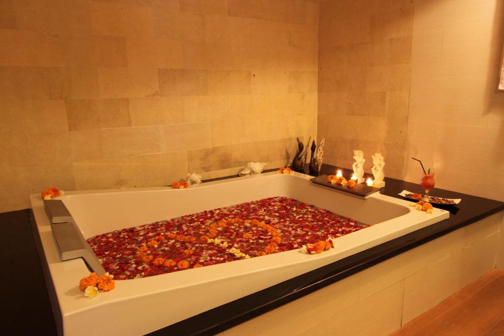 Full-sized bathtubs