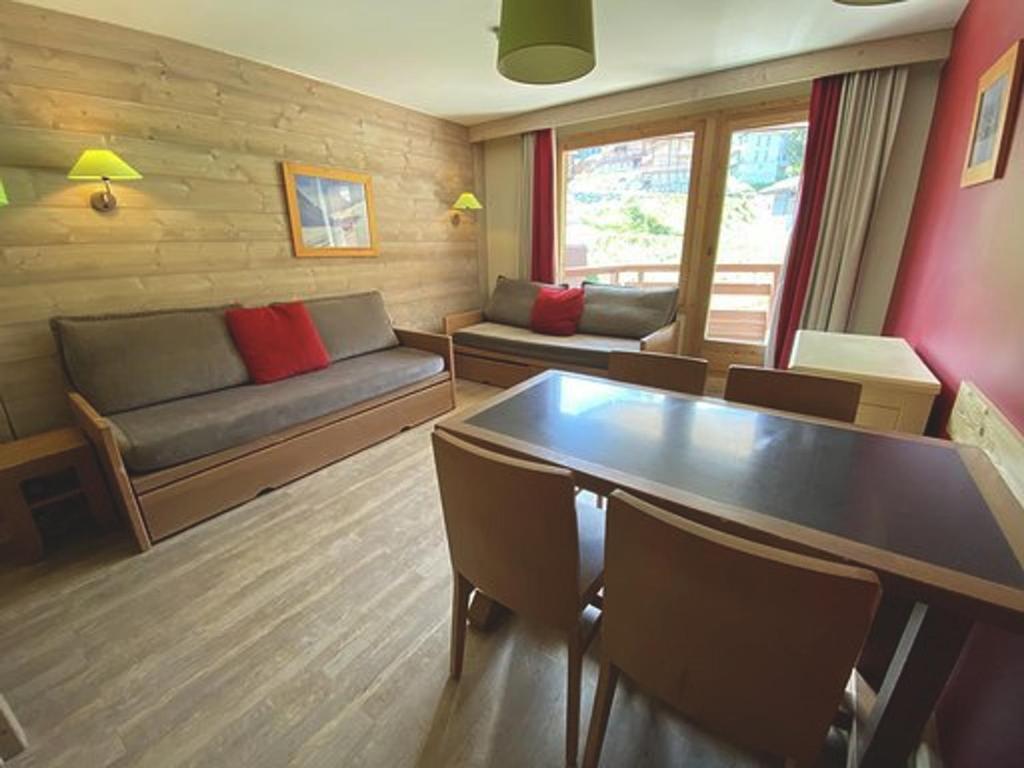 Chalet centre La Tania, skis aux pieds, parking et animaux admis - 2