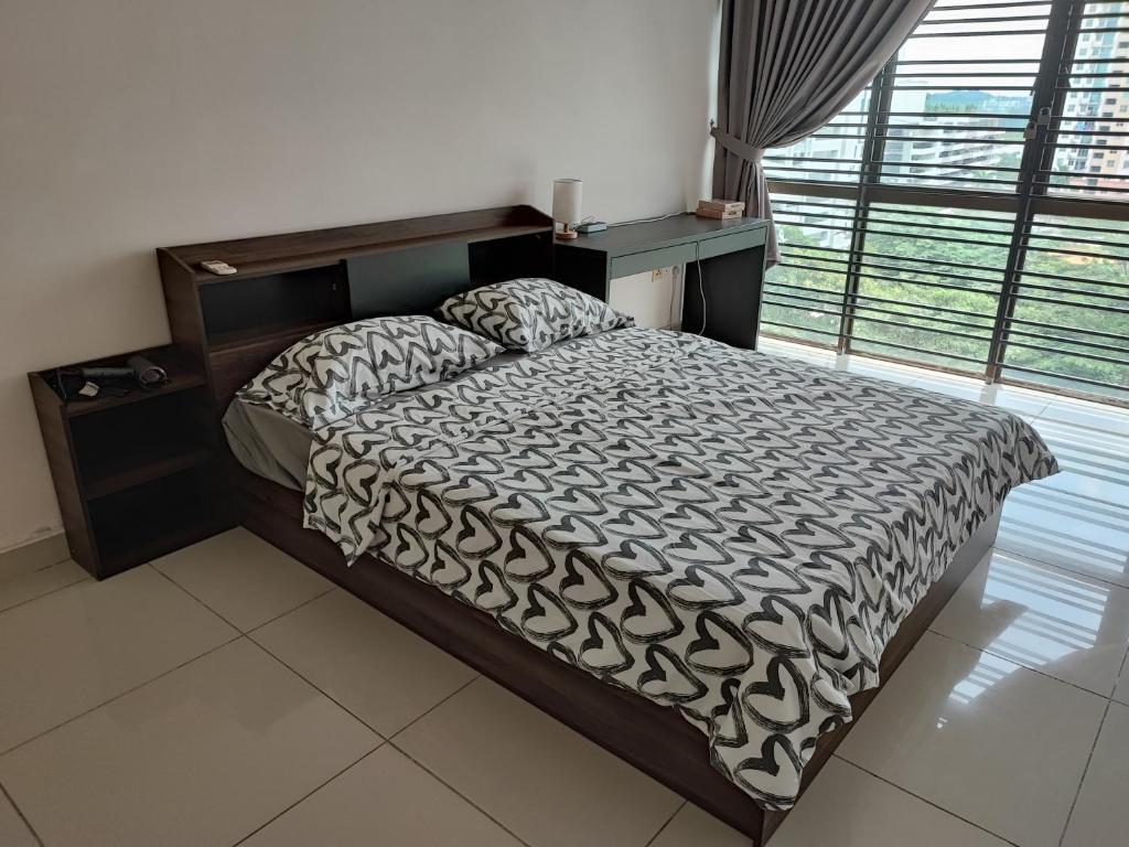 Calm and Peaceful Lake View Mount Austin Apartment — Hotel in Johor Bahru