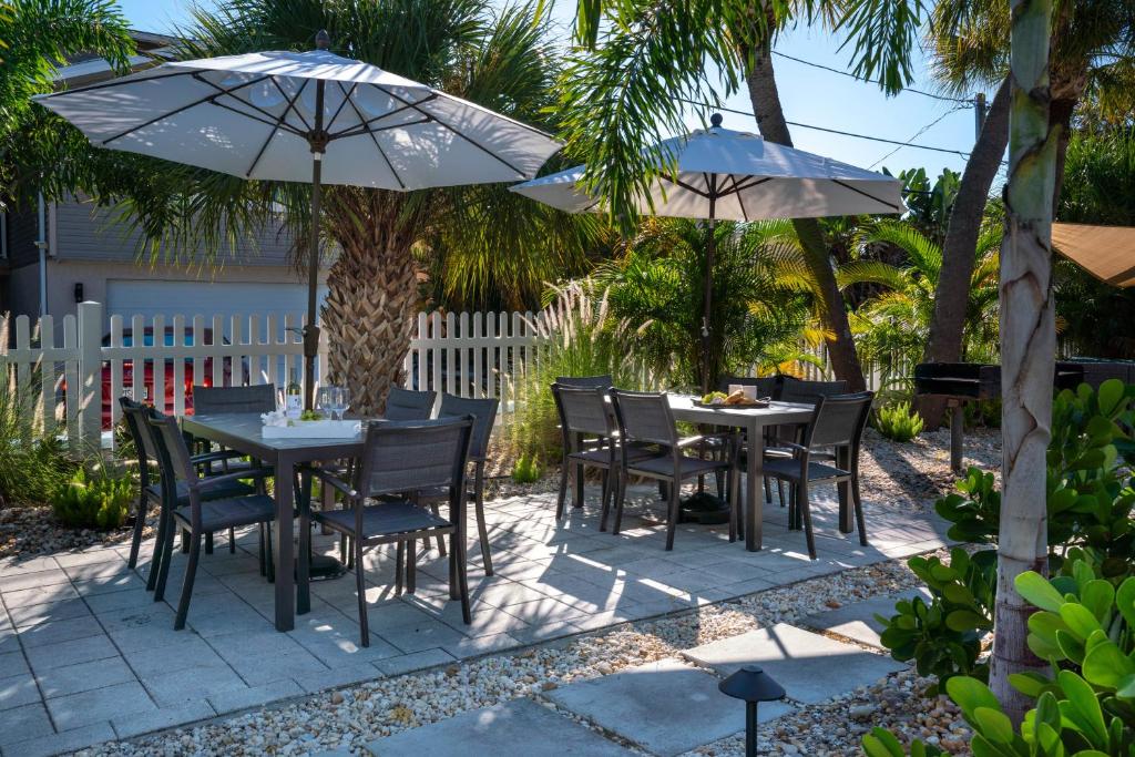 The Bungalows photo