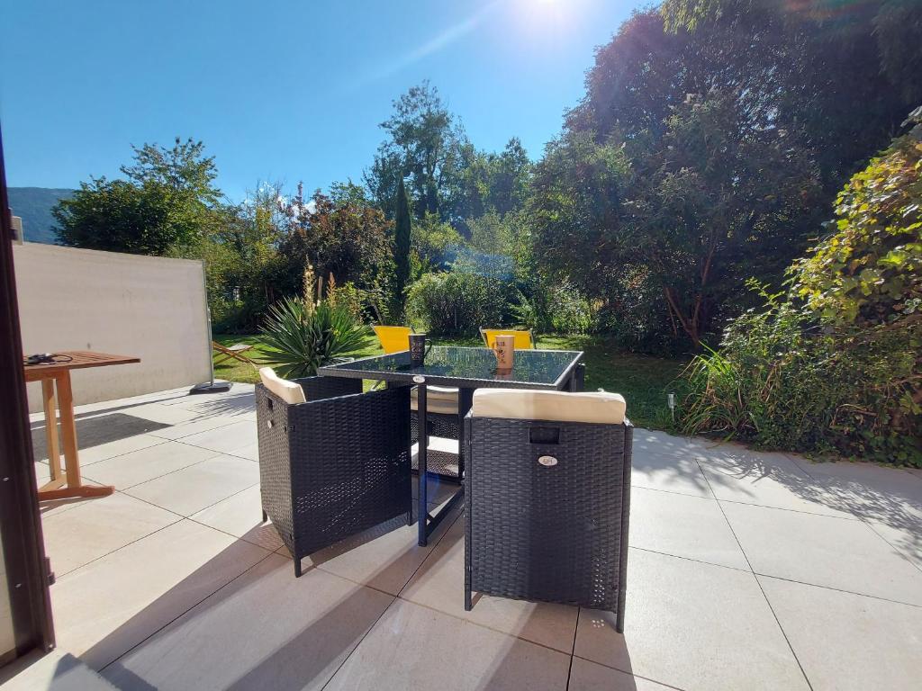 Centre St Jorioz : Charmant et spacieux studio avec terrasse et jardin privatif - 3