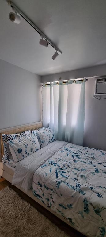Mikaela's Crib- 1 Bedroom flat @ Arezzo Place Condominium photo