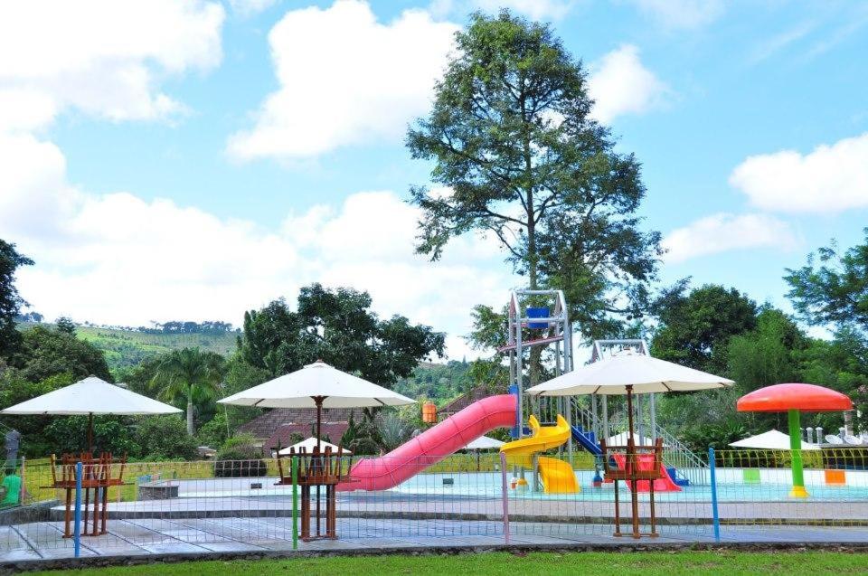 PUNCAK VILLAGE HOTEL & KAMPUNG MAIN ANAK photo