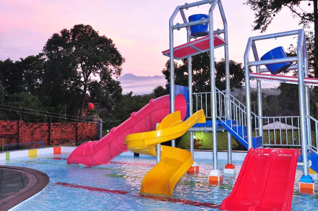 PUNCAK VILLAGE HOTEL & KAMPUNG MAIN ANAK photo